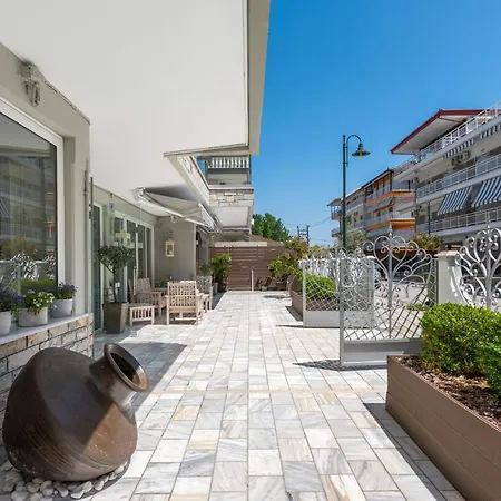 Отель Ouzas Luxury 3*