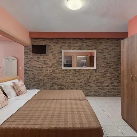 Отель Ouzas Luxury 3*