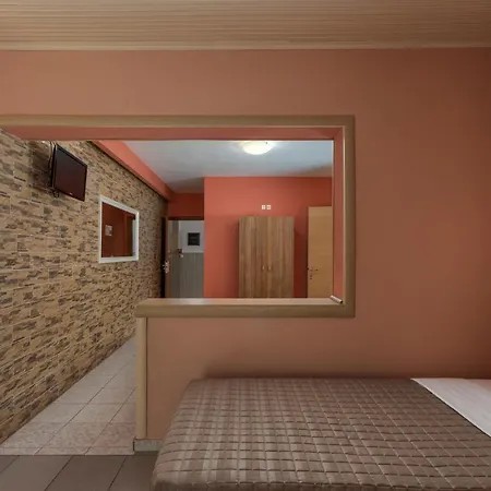 Ouzas Luxury Ξενοδοχείο