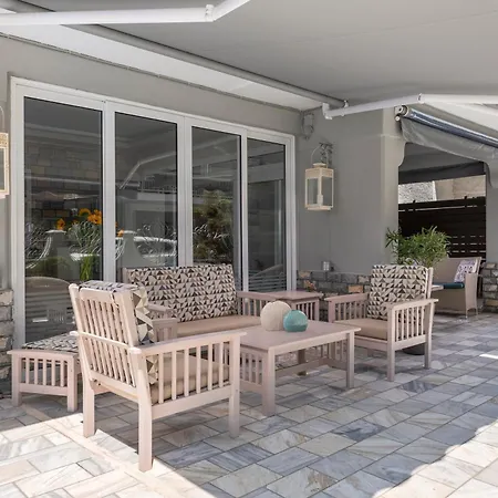 Ouzas Luxury Ξενοδοχείο 3*