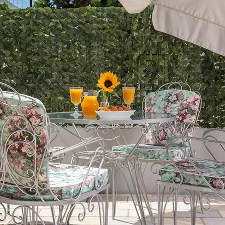Отель Ouzas Luxury 3*