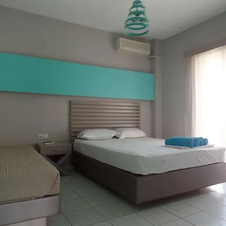 Отель Ouzas Luxury 3*