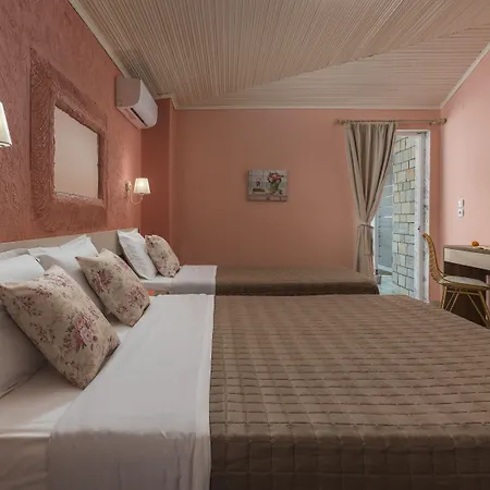 Отель Ouzas Luxury 3*