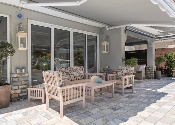 Ouzas Luxury Hotel 3*