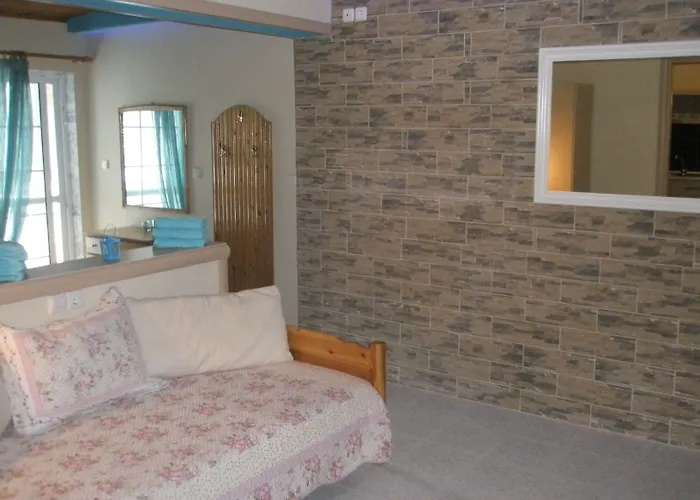 Ouzas Luxury Hotel Olympiakí Aktí