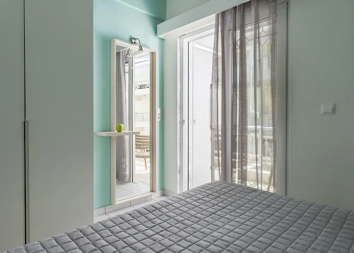 Ouzas Luxury Olympiakí Aktí