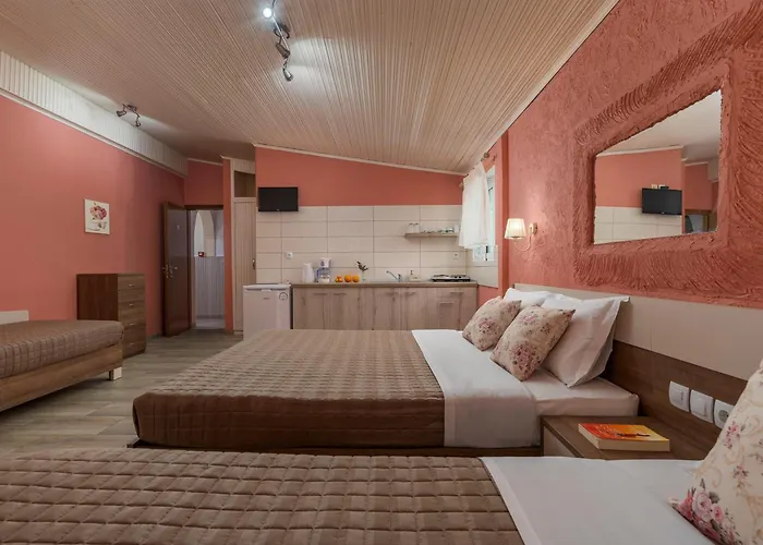 Ouzas Luxury Olympiakí Aktí