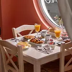 Ouzas Luxury Hotel 3*