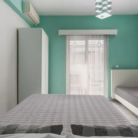 Ouzas Luxury Olympiakí Aktí