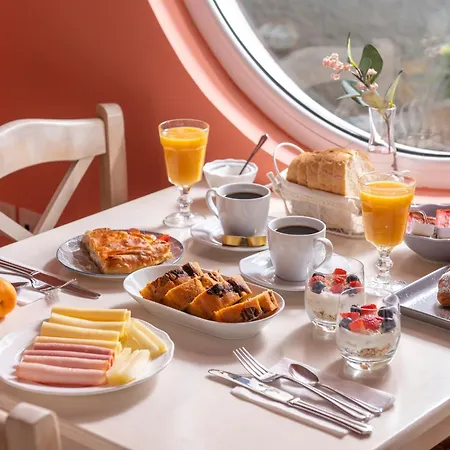 Ouzas Luxury Olympiakí Aktí