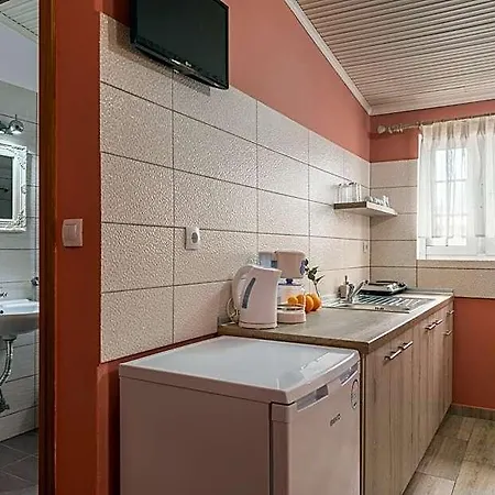 Ouzas Luxury Olympiakí Aktí