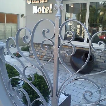 Hotel Ouzas Luxury 3*