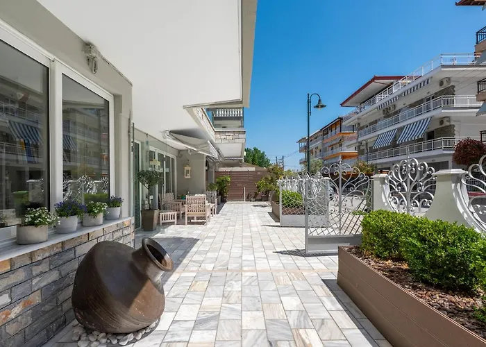 Hotel Ouzas Luxury 3*