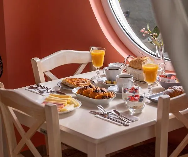 Ouzas Luxury Hotel 3*