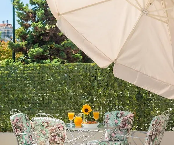 Ouzas Luxury Olympiakí Aktí